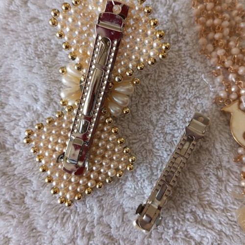 Handmade necklace and two hair clippers new, white and gold