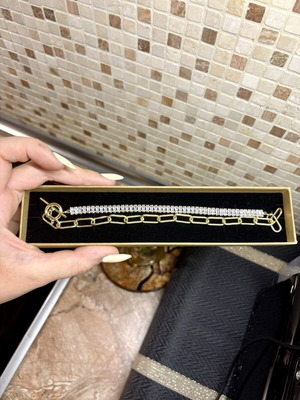 Gold necklace with zircon