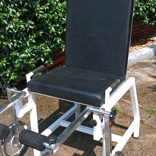 Fitness machine like new, adjustable backrest, leg exercises