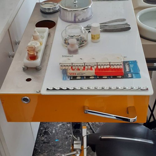 Quetin dental machine used with tools and free workbench