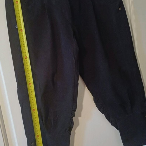 Lussile pants like new, size 44, black capri with buttons