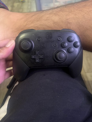 Nintendo Switch Pro контролер като нов, без drift, отлично състояние