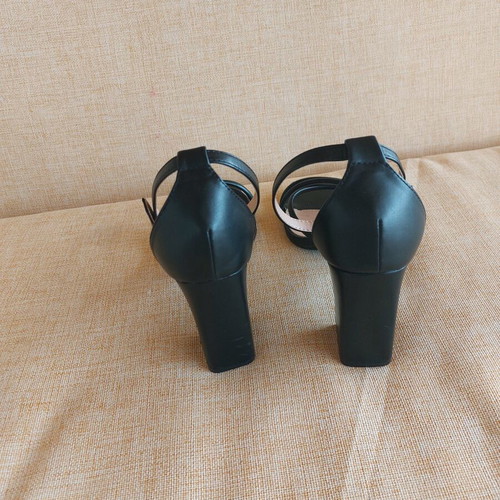 Sixth sens black sandal size 40 like new