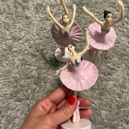 Plastic ballerinas set of 3 like new