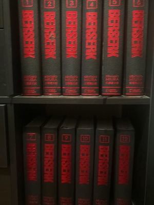 Berserk Deluxe Manga 1-12 like new