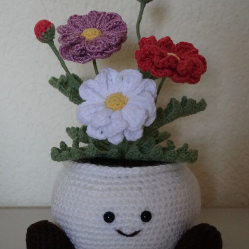 Knitted flower pot made to order