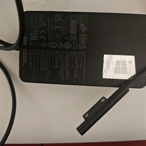 Surface Pro 11 16GB 512GB Snapdragon Elite used with case, keyboard and pen