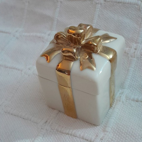 Porcelain box Lenox used