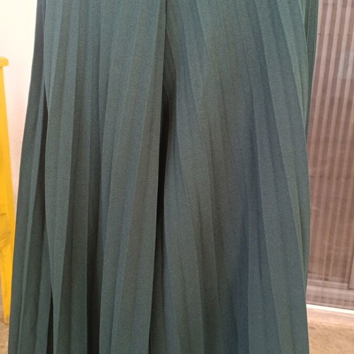 Morena Spain Pants like new, dark green, pleated front