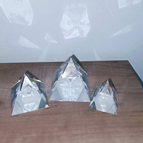 Glass decorative pyramids like new, heights 7, 5.5 and 4.5 cm
