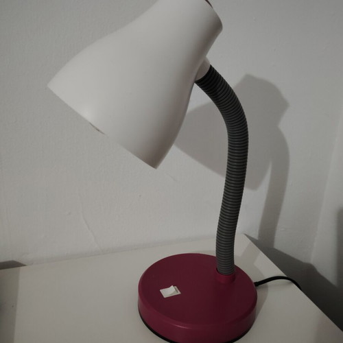 Desk lamp like new, white and fuchsia