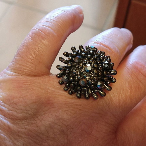 Ring with beautiful design like new