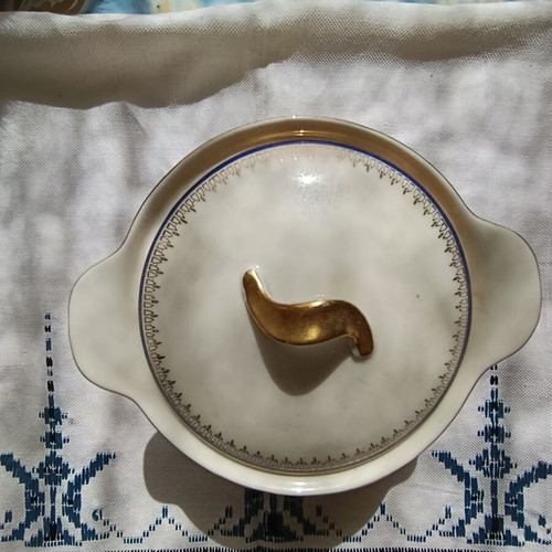 Sugar bowl and creamer set like new