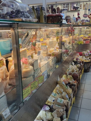Магазин за млечни продукти и колбаси - Калифея7