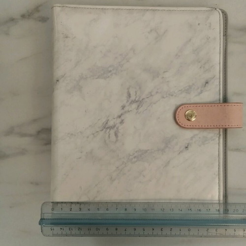 Ring Binder 3cm with Multiple Pockets like new