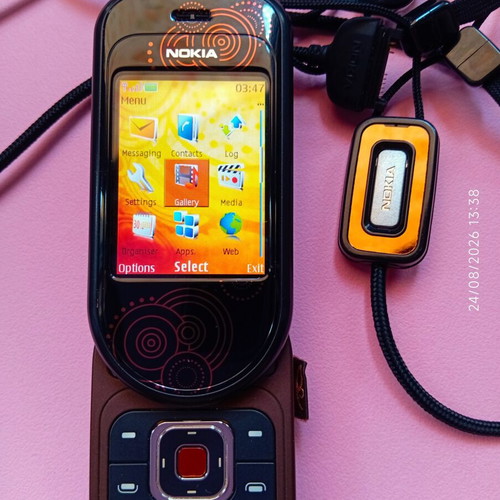 Nokia 7373 flip phone L'Amour Collection with original headphones