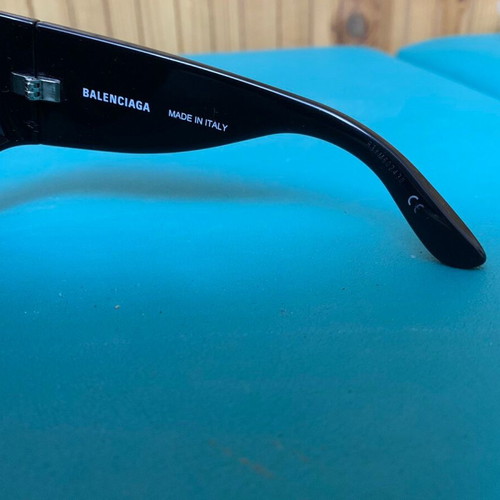 Balenciaga BB0228S/001 women's sunglasses like new, black