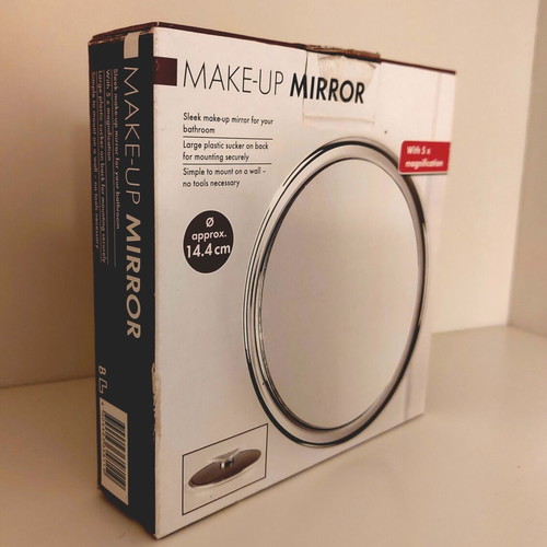 Makeup magnifying mirror x5 with suction cup like new