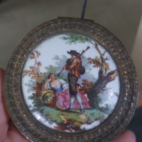 French box with porcelain used, very good condition