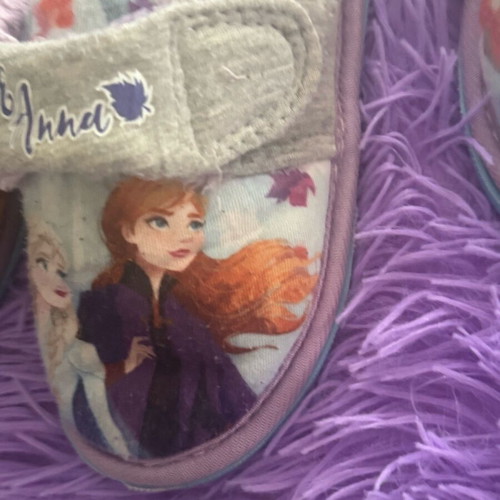Elsa slippers like new, pack of 2 in different sizes, purple