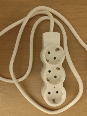 Legrand πολύπριζο 3 θέσεων με καλώδιο 1,5 μ.