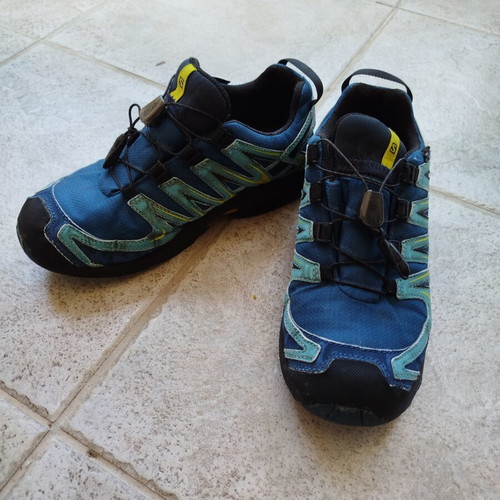 Salomon XA Pro V8 Kids Trail Running Shoes Size 37 Like New