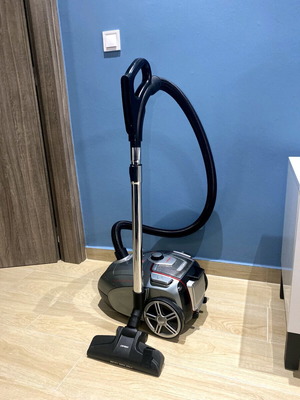 Gruppe 700W vacuum cleaner like new, energy class A