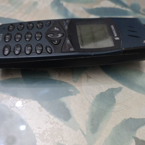 Ericsson R320s mobile phone, blue