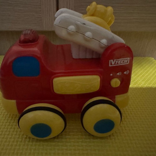Wobbling Rescuers fire truck used with sound and light