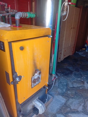 Wood Boiler 50,000 Calories like new with 300L Inertia Tank