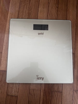 Izzy Zen IZ-7008 digital bathroom scale like new, gold