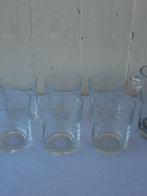 Whiskey glass set with ice bucket like new, six pieces