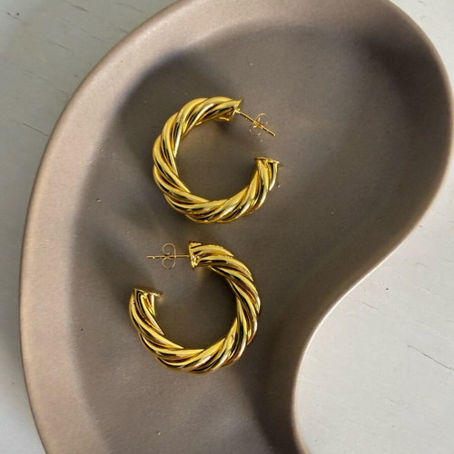 Hoop earrings like new, gold color