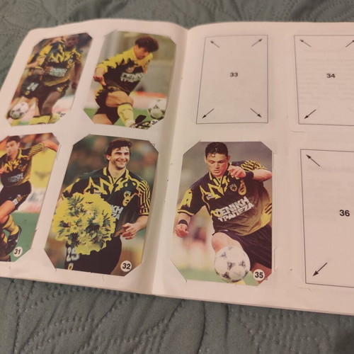 Rainbow Football 98-99 collectible sticker album, 62/90 cards