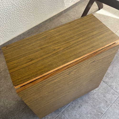 Folding dining table like new, compact and sturdy