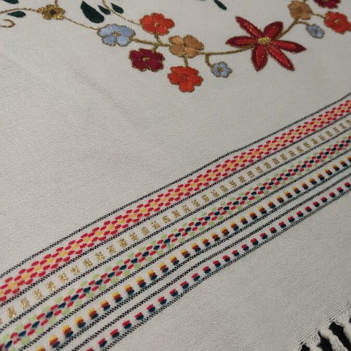Cotton table runner with vintage embroidery like new, traditional