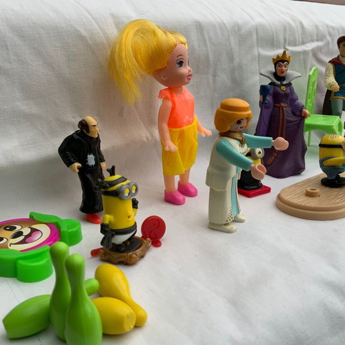 Miniature toys used, old and new figures set