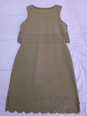 Sleeveless dress like new, midi slim fit, khaki color