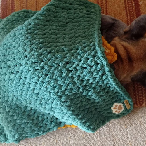 Handmade pet blanket with Alize Puffy yarn, green, made to order