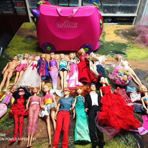 Trunki suitcase with dolls and clothes