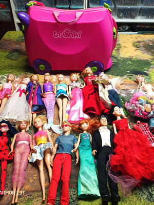 Trunki suitcase with dolls and clothes