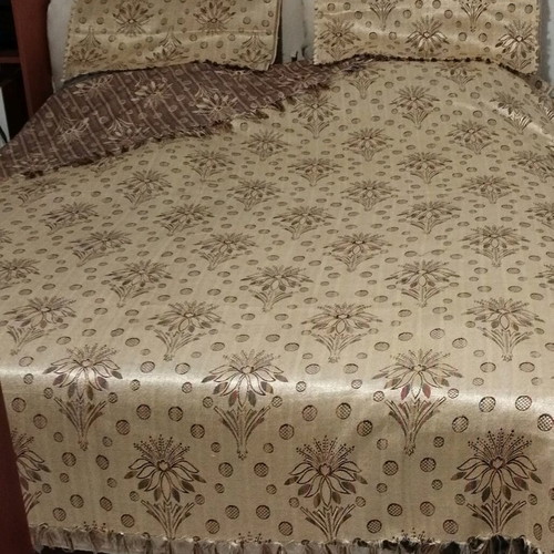 Throw with silk thread and fringes like new, vintage set with pillowcases