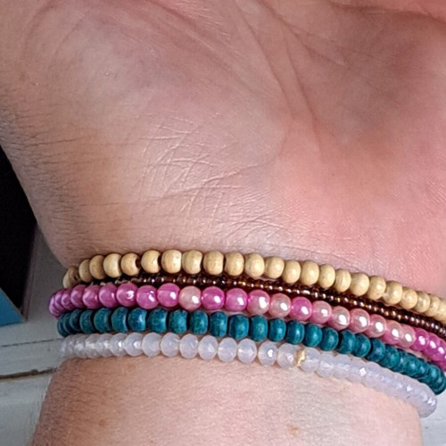 Set of 5 bracelets with wood, glass beads and metal element