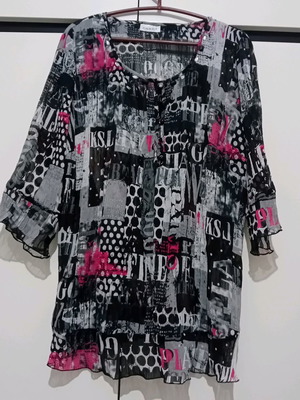 Canda blouse with 3/4 sleeve and back belt like new, black multicolor