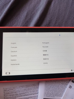Nintendo Switch употребяван с аксесоари и защитно фолио, оригинална кутия