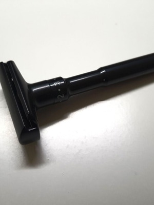 Safety razor like new with 6 settings, black