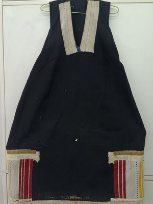 Traditional wool dress with wide border used, collectible