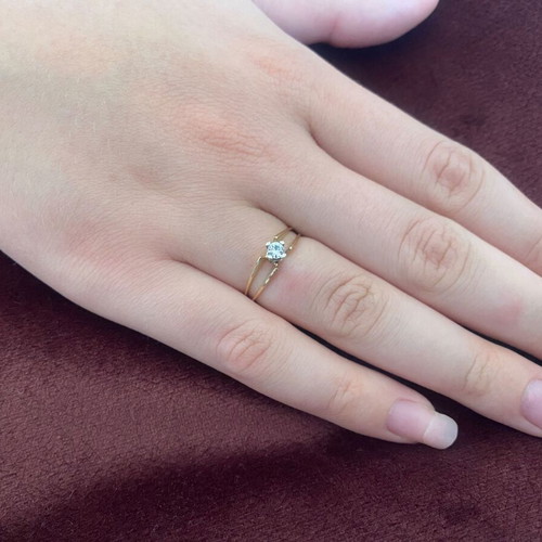 Gold ring with diamond. Solitaire.