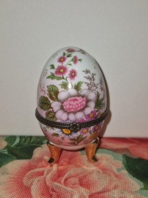 Limoge Porcelain decorative egg like new