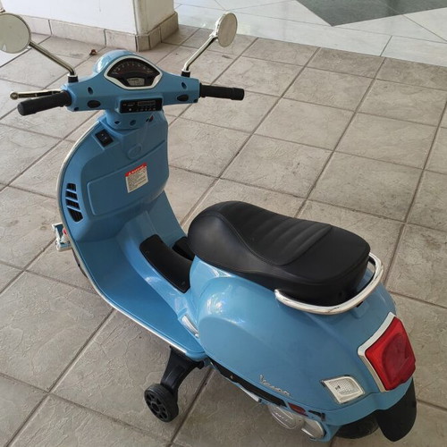 Vespa electric ride-on toy for children 3-4 years, blue